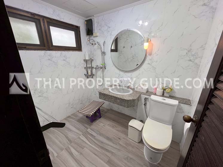 House with Shared Pool in Bangnatrad 